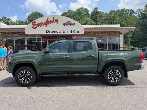 Used 2021 Toyota Tacoma TRD Sport w/ Technology Package AWD/4WD image 2