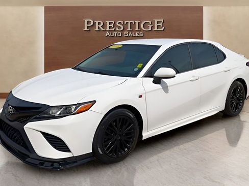 Used 2018 Toyota Camry SE FWD image 6