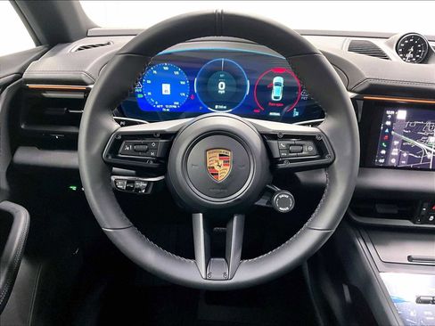 New 2025 Porsche Macan 4 Electric image 15