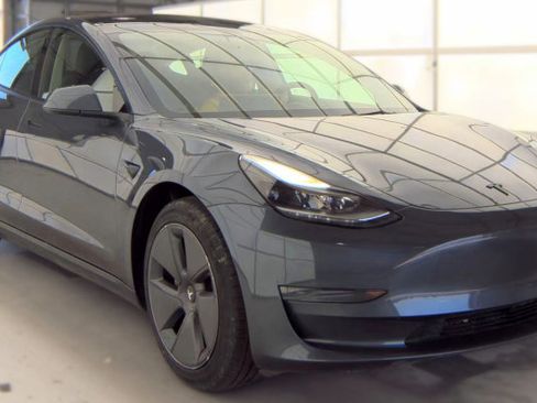 Used 2023 Tesla Model 3 Standard Range RWD image 4