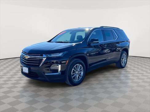 Used 2023 Chevrolet Traverse LT image 3
