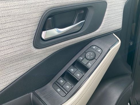 Used 2023 Nissan Rogue SV FWD image 11