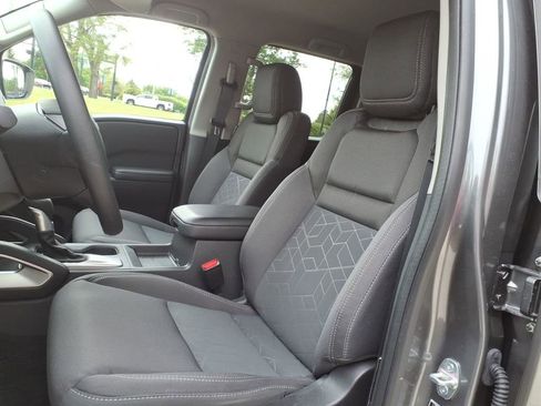 Used 2025 Nissan Frontier SV AWD/4WD image 12