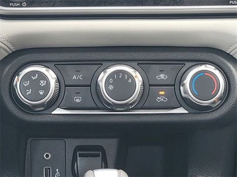 Used 2020 Nissan Versa SV image 30