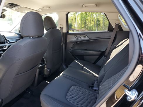 Used 2025 Kia Sportage LX image 12