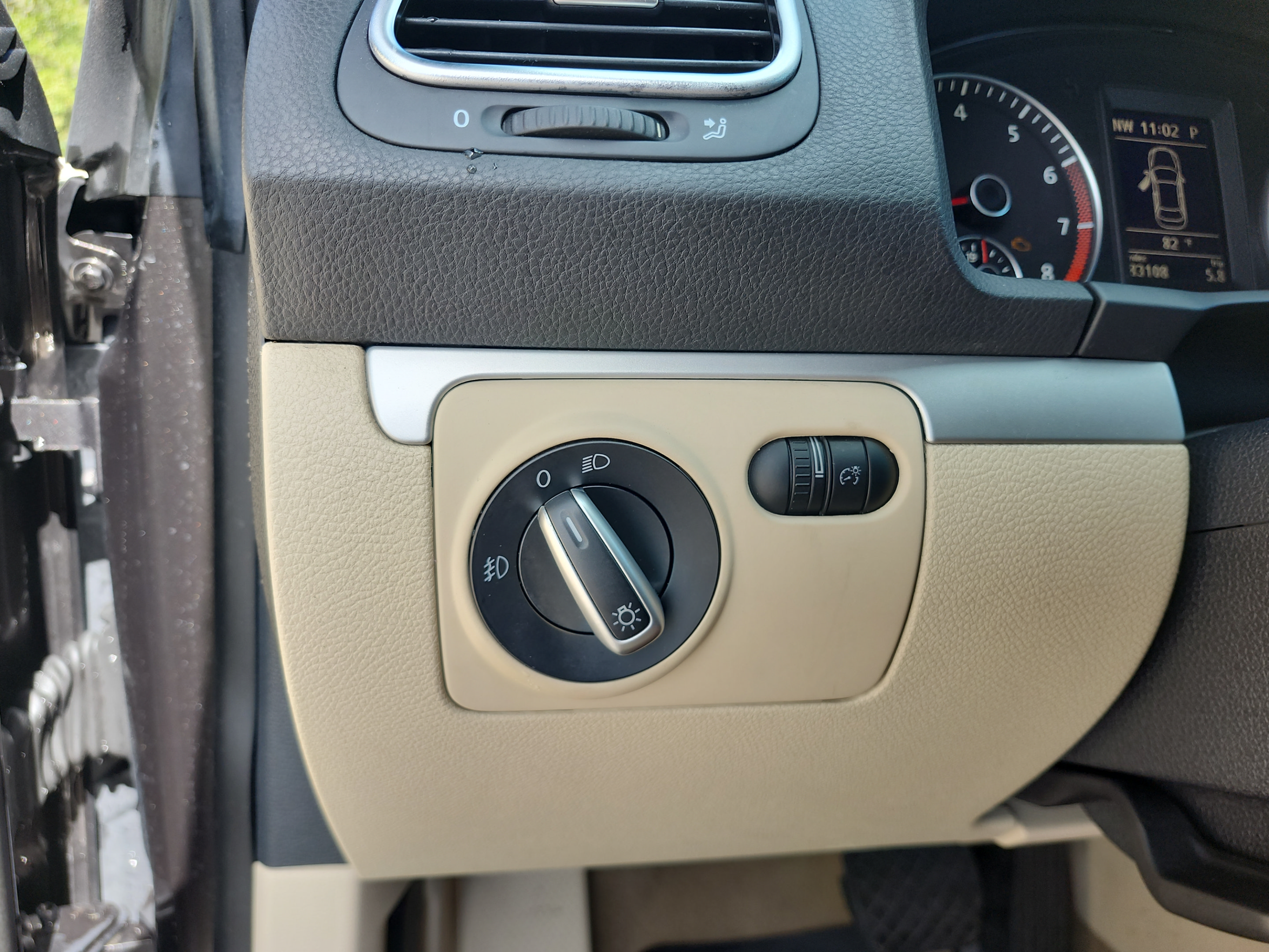 Used 2012 Volkswagen Eos Komfort FWD image 13