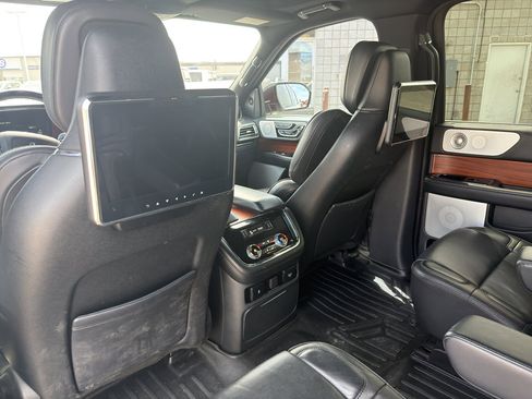Used 2018 Lincoln Navigator Reserve w/ Technology Package AWD/4WD image 9