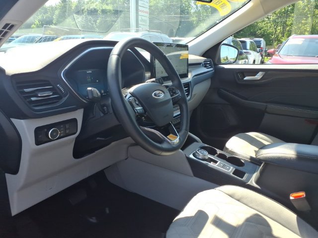 Used 2023 Ford Escape Platinum w/ Premium Technology Package AWD/4WD image 23