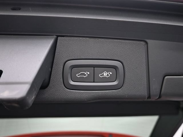 Used 2023 Volvo XC60 B5 Ultimate w/ Climate Package FWD image 32
