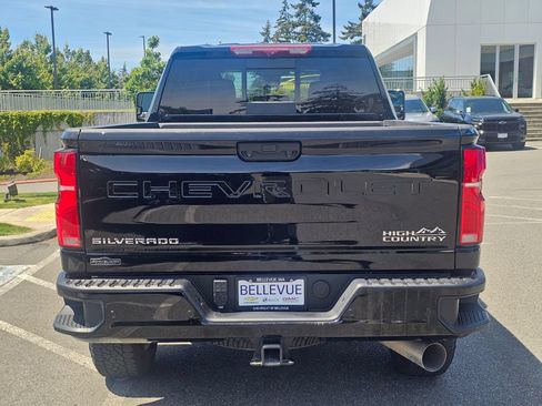 Used 2025 Chevrolet Silverado 2500 High Country w/ High Country Premium Package AWD/4WD image 4