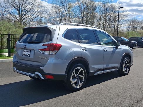 Used 2022 Subaru Forester Touring AWD/4WD image 6