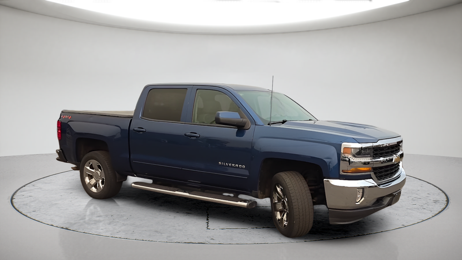 Used 2018 Chevrolet Silverado 1500 LT w/ LT Eassist Package AWD/4WD image 4
