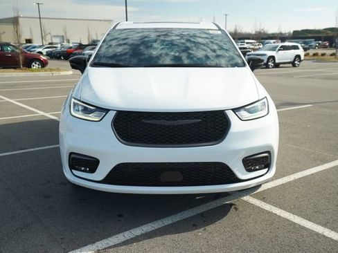 New 2026 Chrysler Pacifica Select FWD image 2