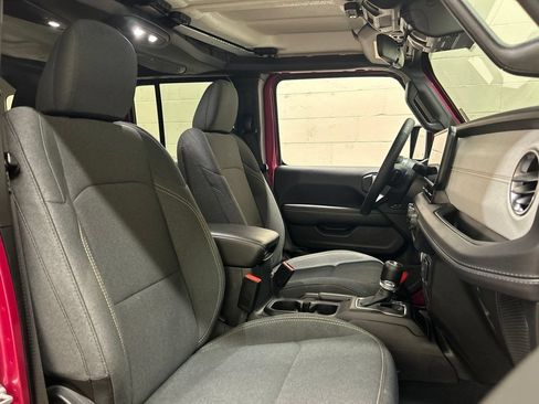 Used 2024 Jeep Wrangler Unlimited Sahara AWD/4WD image 10