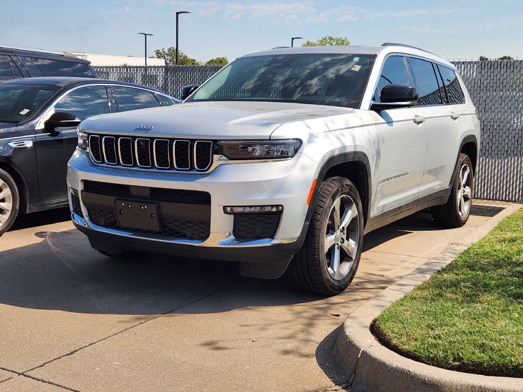 Used 2021 Jeep Grand Cherokee L Limited w/ Luxury Tech Group II AWD/4WD image 3