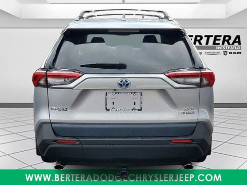 Used 2022 Toyota RAV4 XLE image 5
