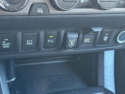 Used 2021 Toyota Tacoma TRD Off-Road w/ Technology Package image 30