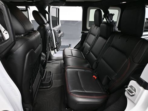 Used 2021 Jeep Wrangler Unlimited Rubicon w/ Dual Top Group AWD/4WD image 39