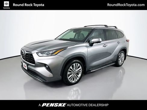 Certified 2025 Toyota Highlander Platinum AWD/4WD image 1