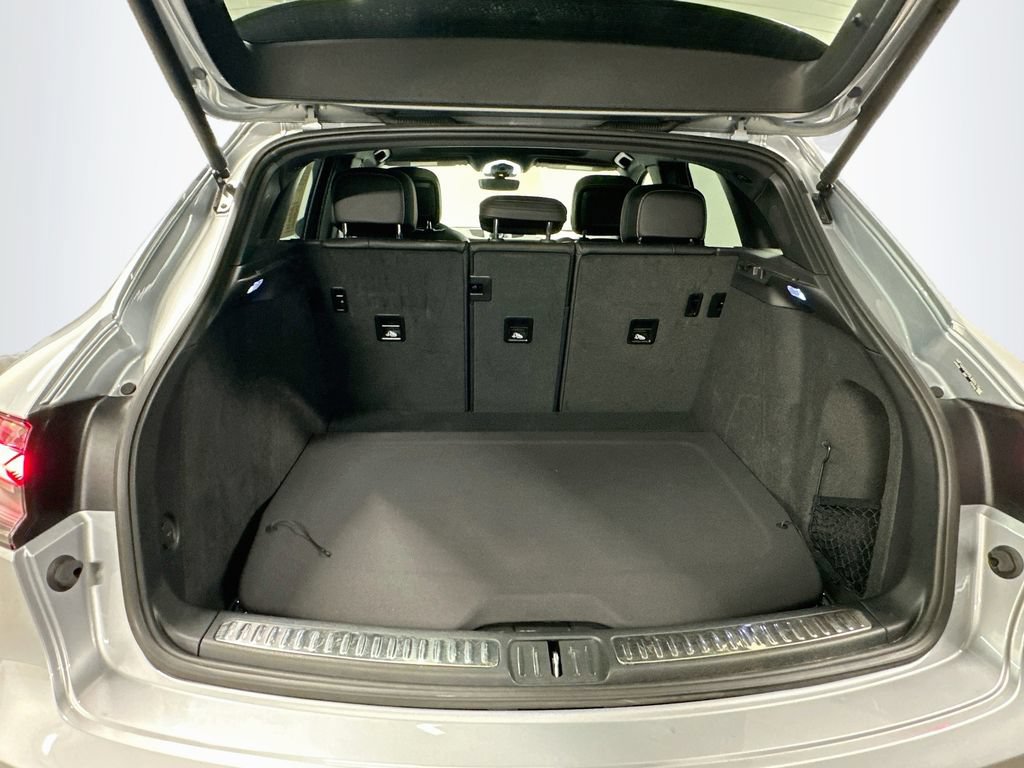 Certified 2025 Porsche Macan AWD/4WD image 27