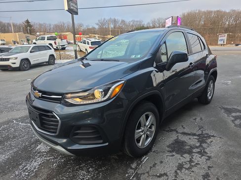Used 2022 Chevrolet Trax LT w/ LT Convenience Package image 29