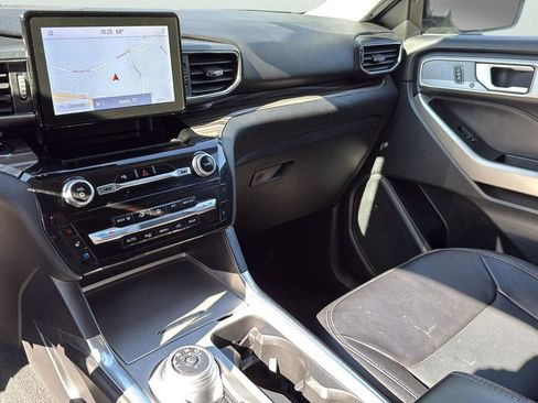 Used 2023 Ford Explorer Limited image 17