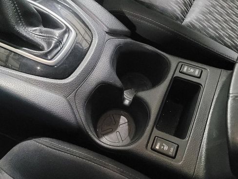 Used 2018 Nissan Rogue SV image 26