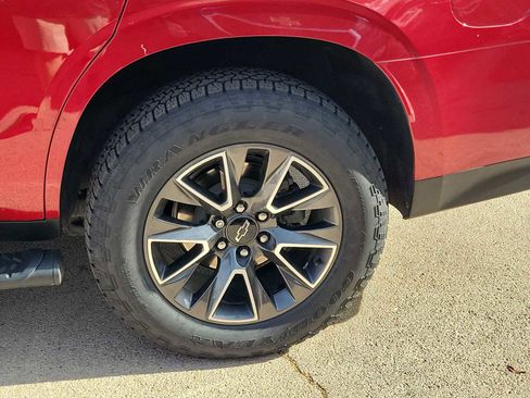 Used 2022 Chevrolet Tahoe Z71 w/ Luxury Package image 8