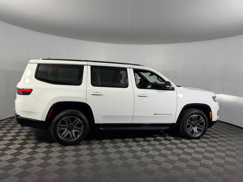 Used 2025 Jeep Wagoneer 4WD image 9