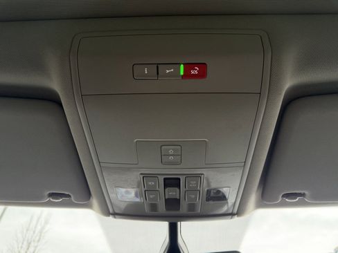 Used 2023 Volkswagen Atlas SE image 30