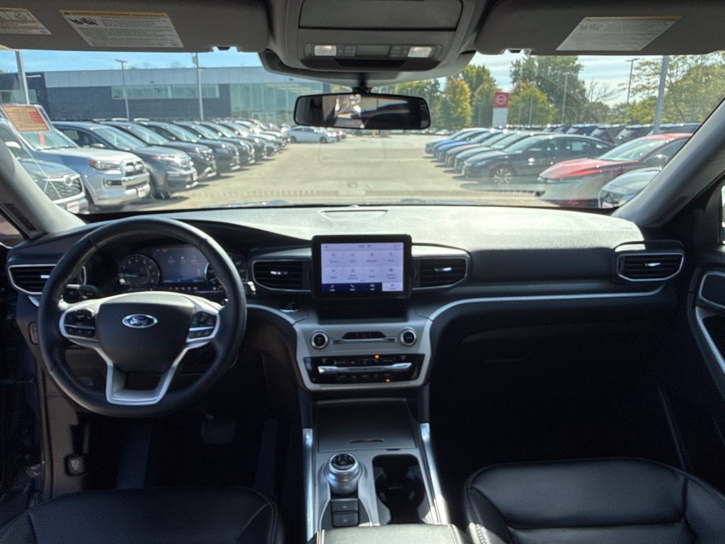 Used 2021 Ford Explorer XLT w/ Equipment Group 202A AWD/4WD image 12