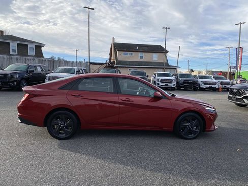 Used 2023 Hyundai Elantra SEL w/ Cargo Package image 6