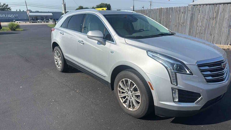 Used 2017 Cadillac XT5 Luxury w/ Driver Awareness Package FWD image 2