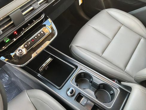 New 2026 Lincoln Corsair Premiere image 16