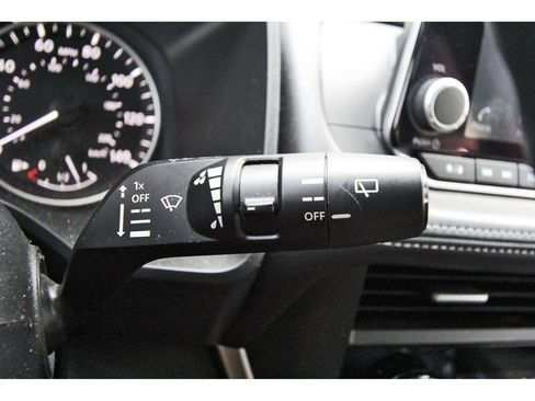 Certified 2023 Nissan Rogue SV FWD image 18