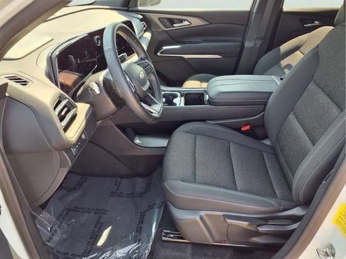 Used 2024 Chevrolet Traverse LS FWD image 21