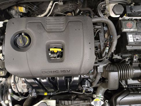 Used 2020 Hyundai Elantra SE image 30