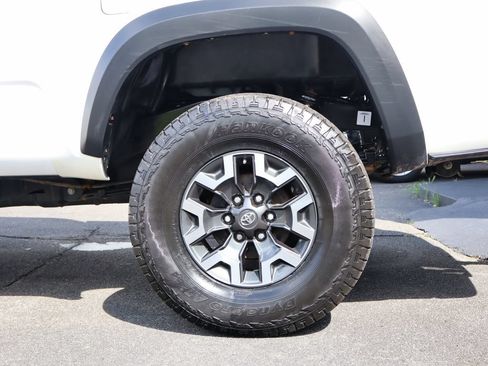 Used 2018 Toyota Tacoma TRD Off-Road AWD/4WD image 63