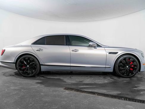 Used 2022 Bentley Flying Spur W12 image 9