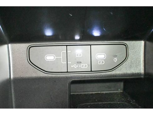 Certified 2025 Kia Sorento SX image 31