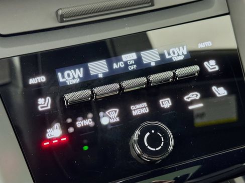 Certified 2025 Porsche Macan Electric RWD image 18