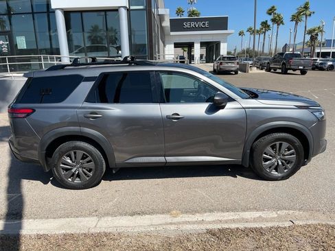 Used 2022 Nissan Pathfinder SV image 10