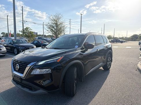 Used 2021 Nissan Rogue SV w/ Premium Package AWD/4WD image 3