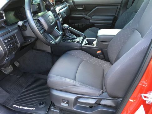 Used 2025 Toyota Tacoma SR5 AWD/4WD image 20