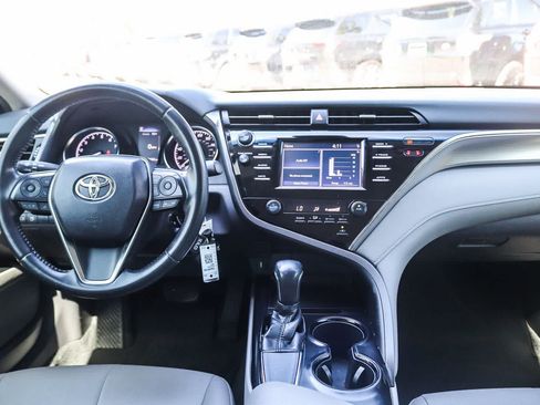 Used 2018 Toyota Camry SE FWD image 10