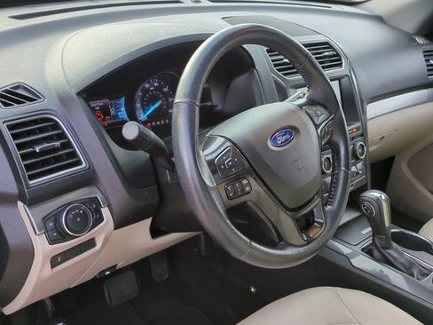 Used 2018 Ford Explorer XLT w/ Equipment Group 202A image 14