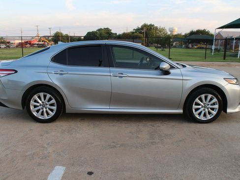 Used 2019 Toyota Camry LE FWD image 6