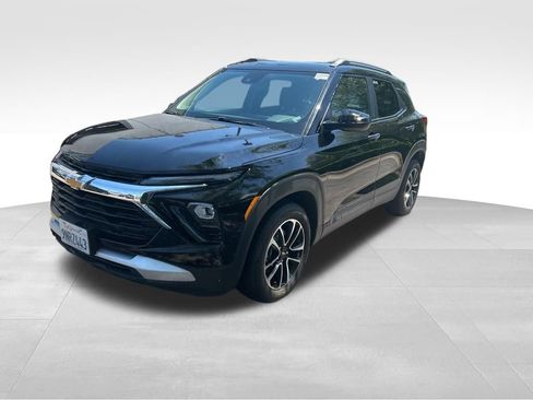 Used 2025 Chevrolet TrailBlazer LT FWD image 3