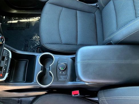 Used 2022 GMC Terrain SLE image 15