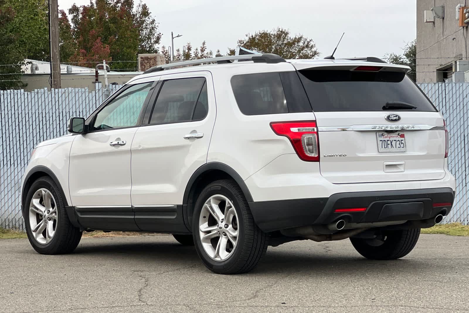 Used 2014 Ford Explorer Limited w/ Equipment Group 302A FWD image 5
